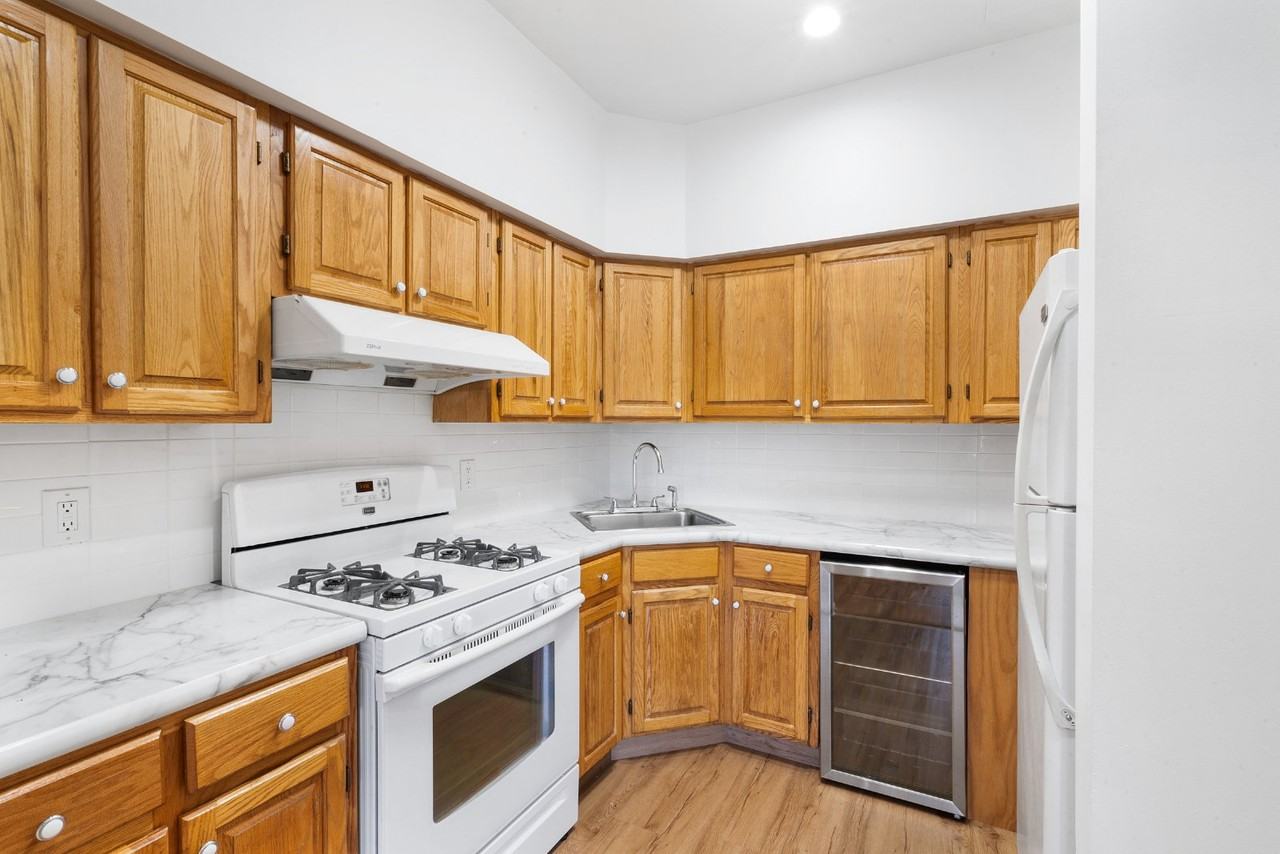 92 E Blackwell St Apt C - Photo 6 of 19