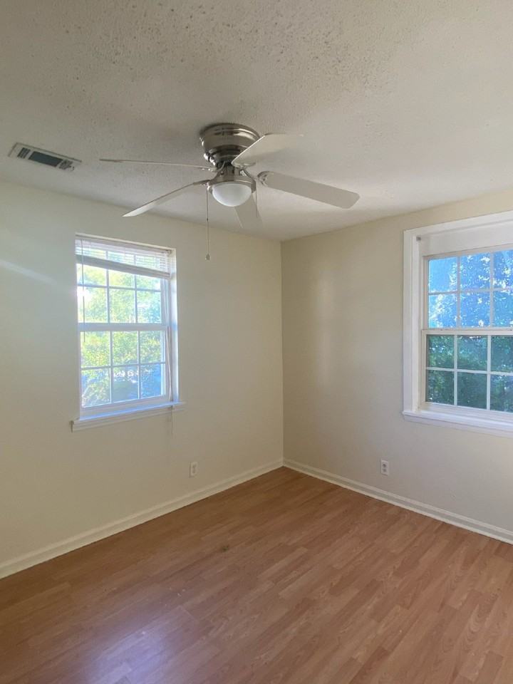 294 Pleasant St - Photo 5 of 6