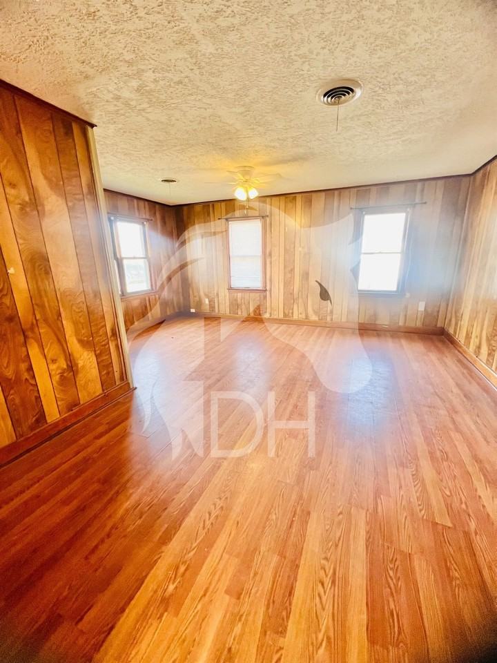 2302 E Elm Ave - Photo 2 of 11