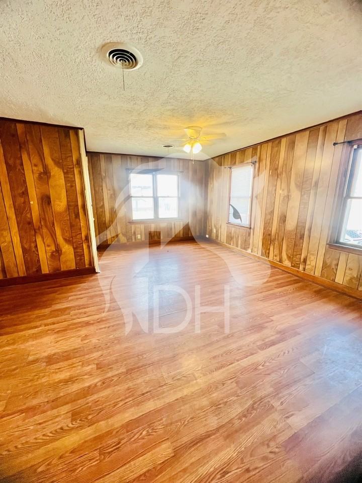 2302 E Elm Ave - Photo 3 of 11