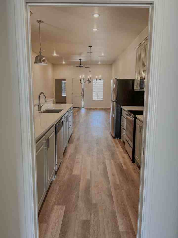 11913 Evanston Ave - Photo 3 of 14