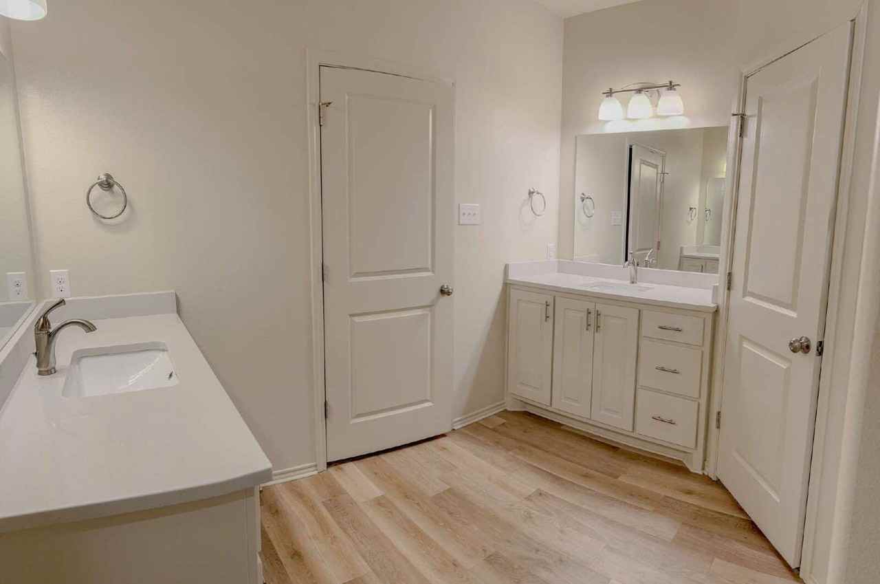 11913 Evanston Ave - Photo 7 of 14