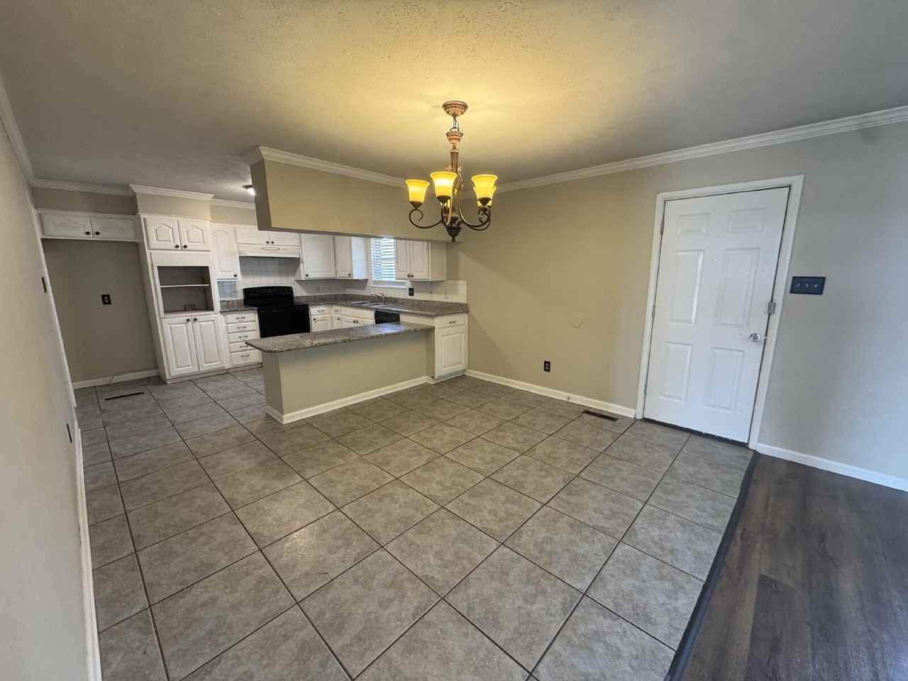 4702 31st St - Photo 3 of 11