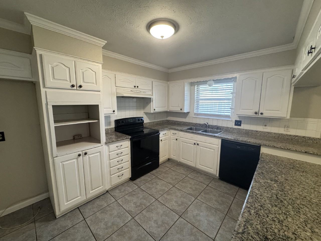 4702 31st St - Photo 4 of 11