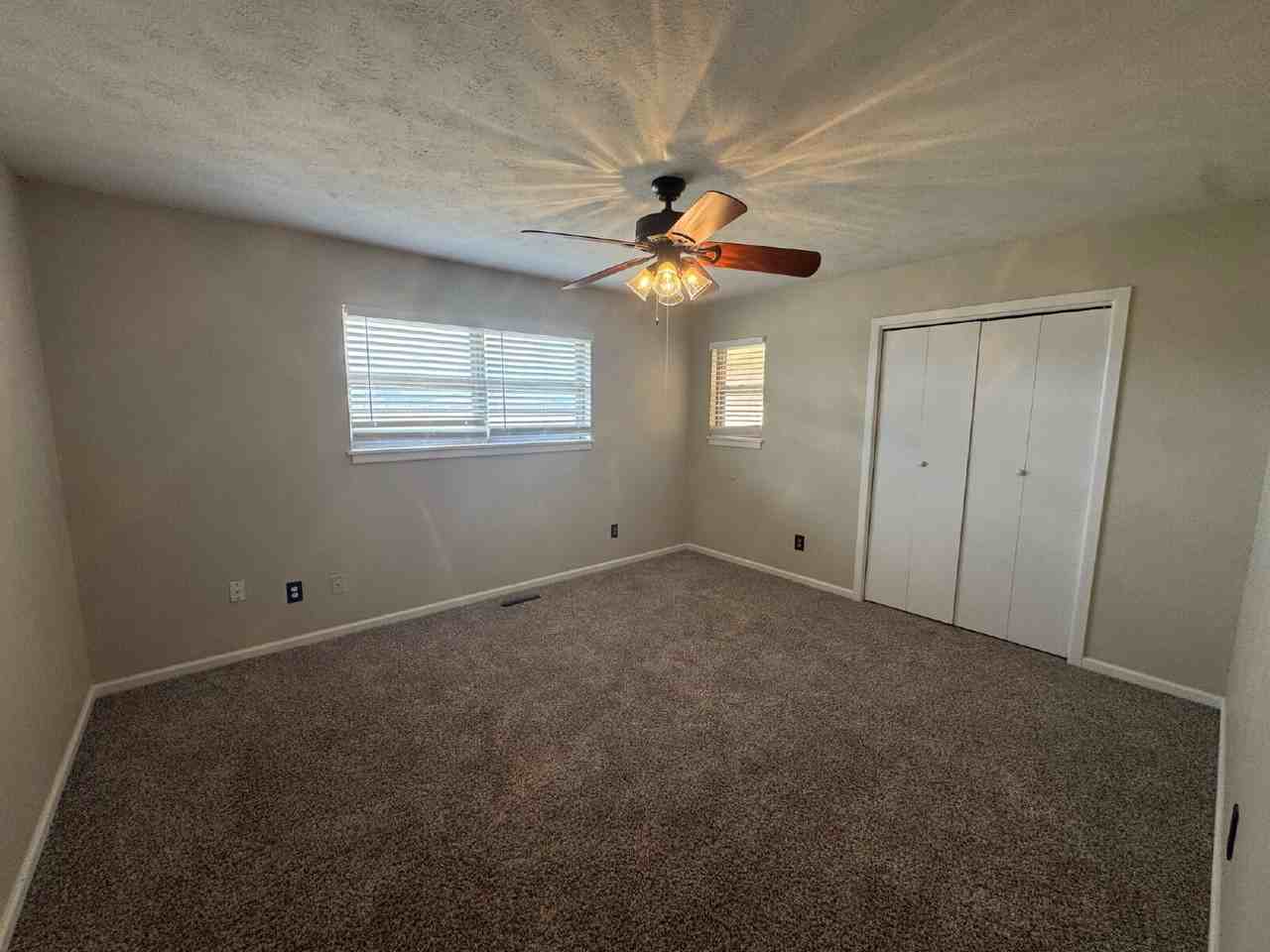 4702 31st St - Photo 5 of 11