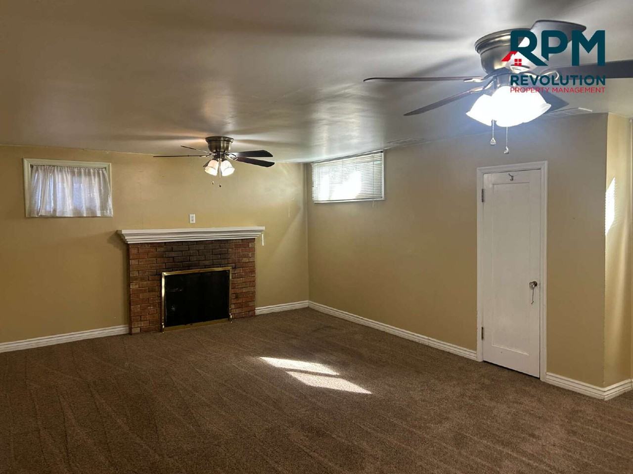 1446 36th St - Photo 2 of 11