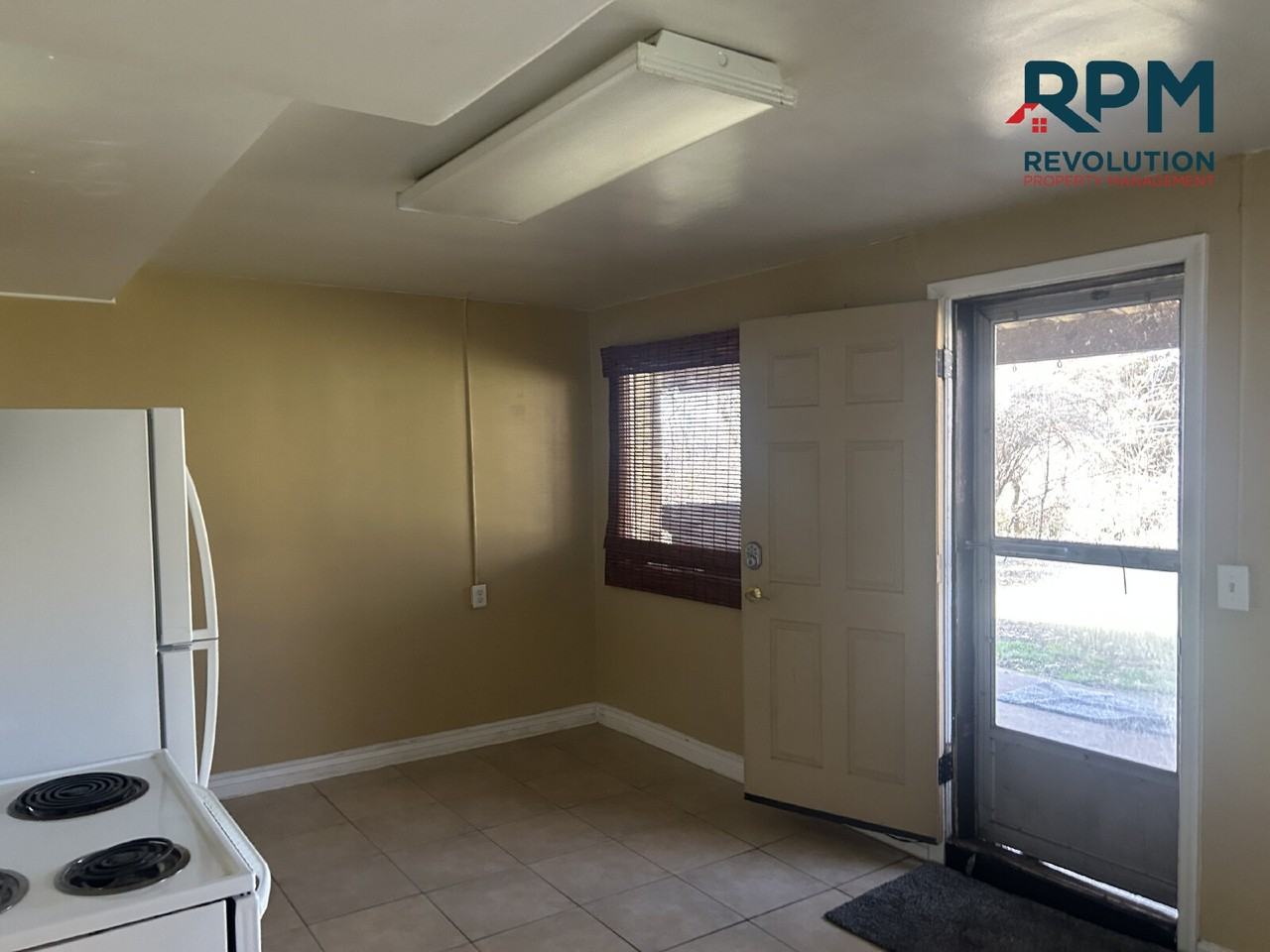 1446 36th St - Photo 4 of 11