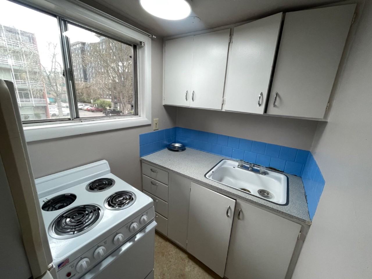 1021 Mill St - Photo 5 of 6