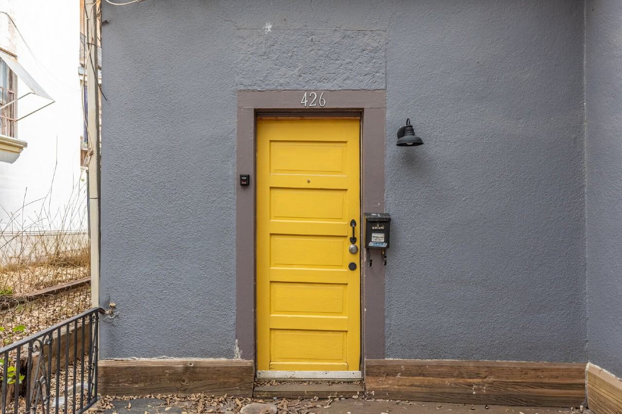 426 W Woodlawn Ave #1 - Photo 3 of 28