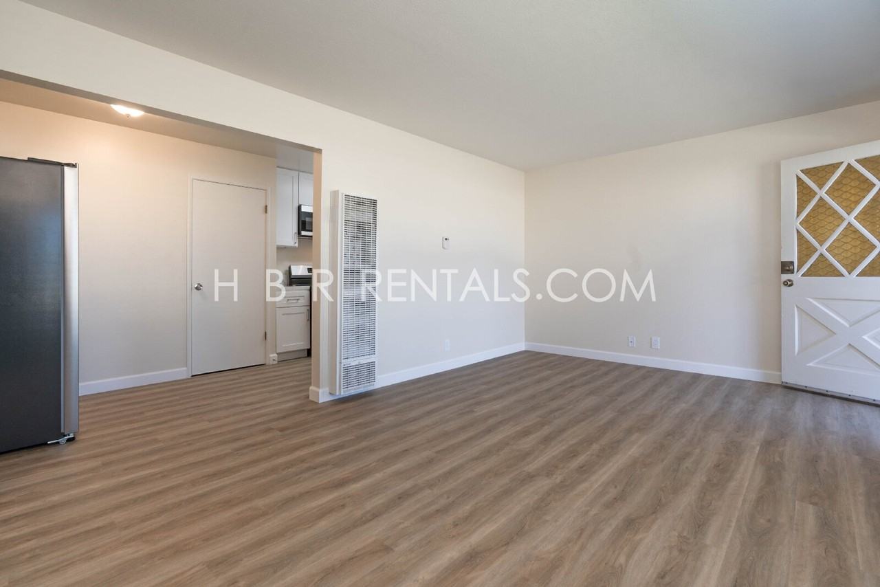 306 Jason St - Photo 6 of 18