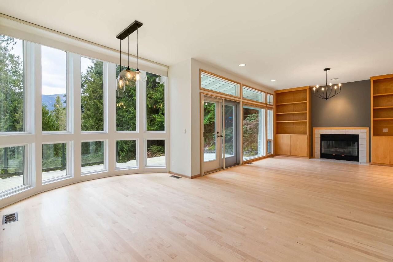 34 N Point Dr - Photo 4 of 50