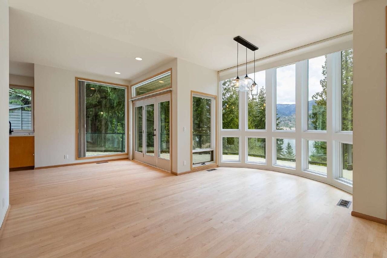 34 N Point Dr - Photo 5 of 50