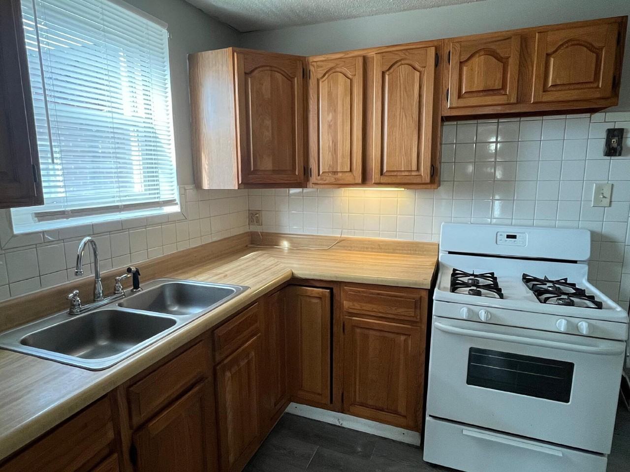 6148 Laura Ave - Photo 6 of 14