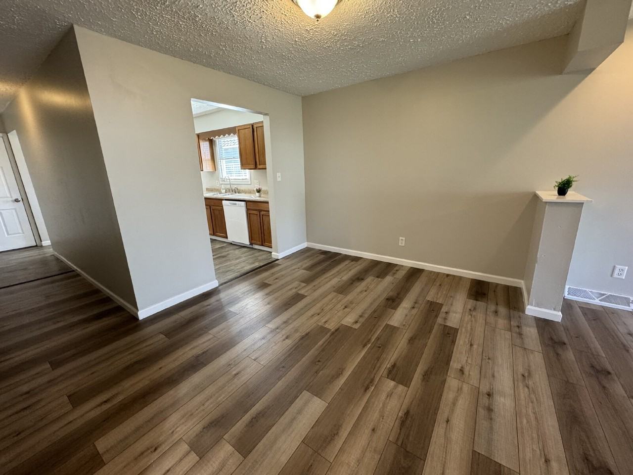 432 S 5th St - Photo 4 of 14