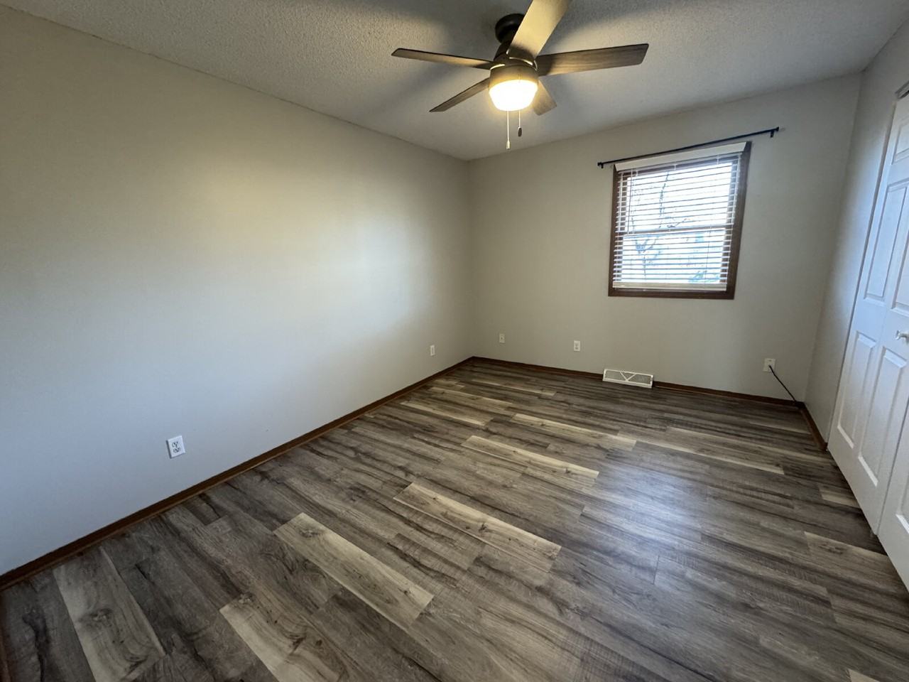 430 S 5th St - Photo 3 of 12