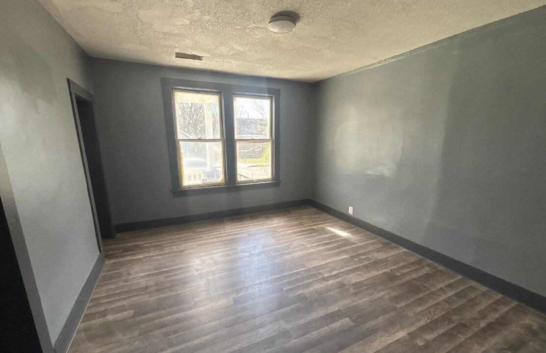 1372 Orgill Ave - Photo 2 of 5