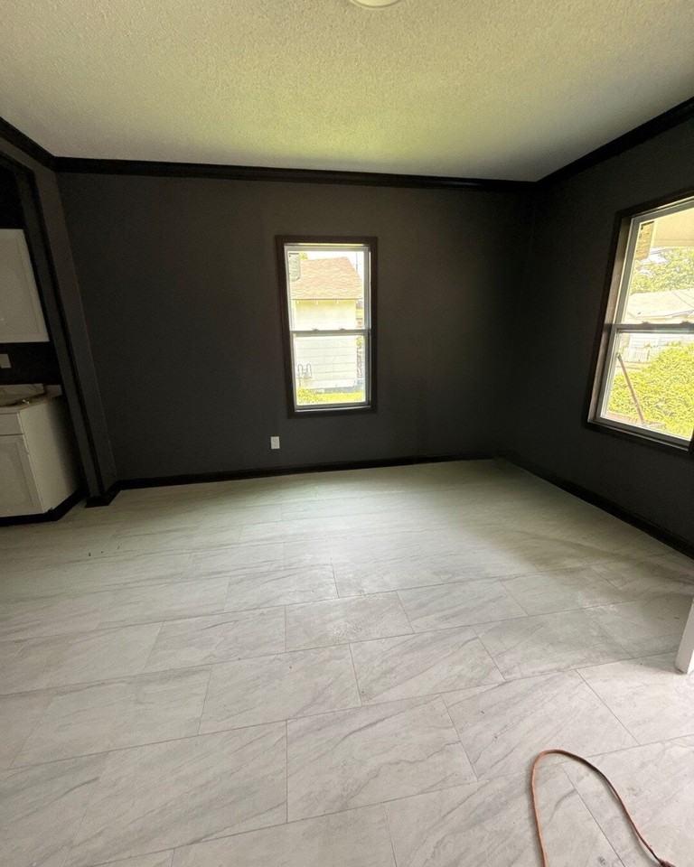 2543 Pershing Ave - Photo 6 of 9