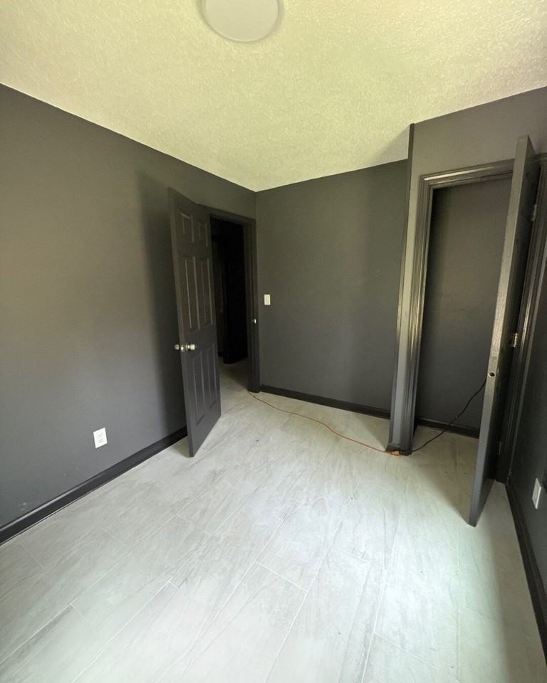 2543 Pershing Ave - Photo 5 of 6