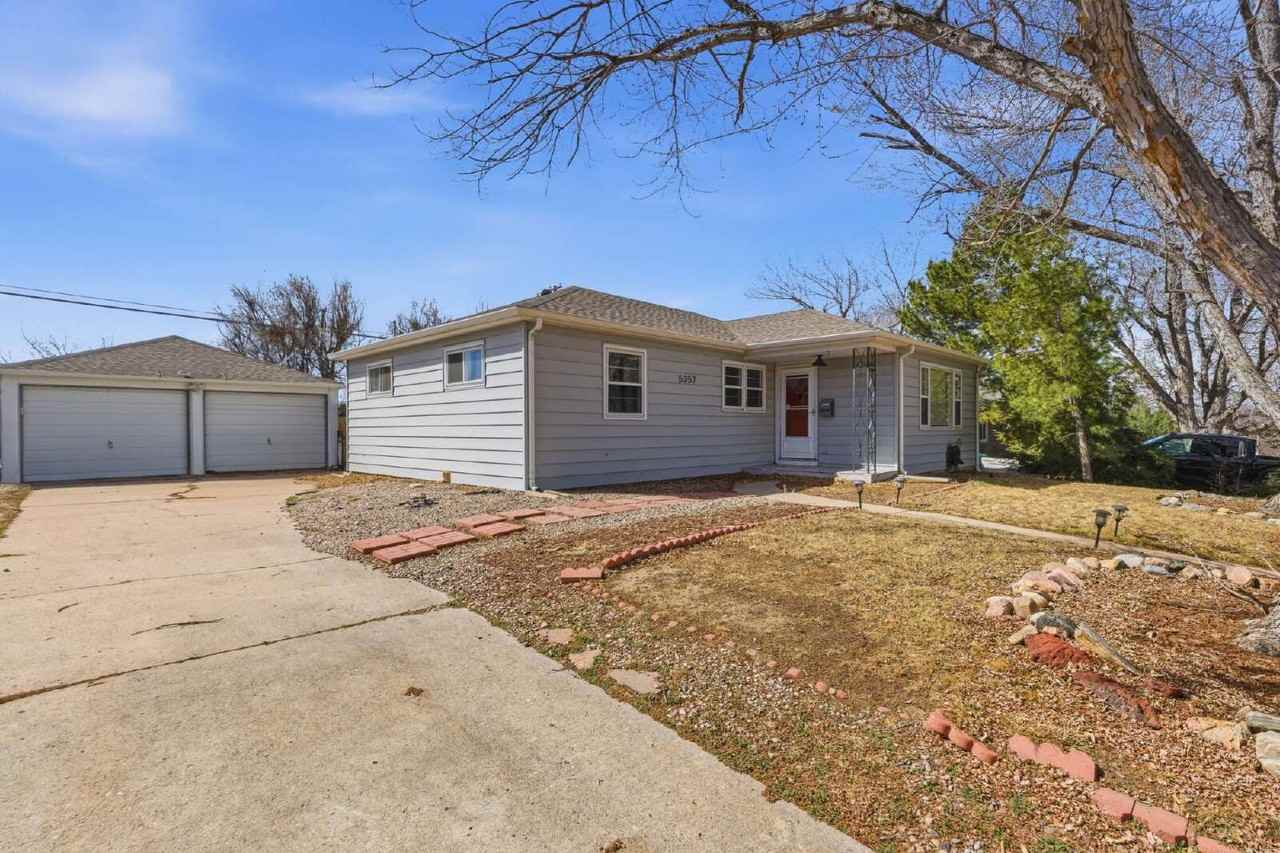 5357 S Sherman St - Photo 2 of 31