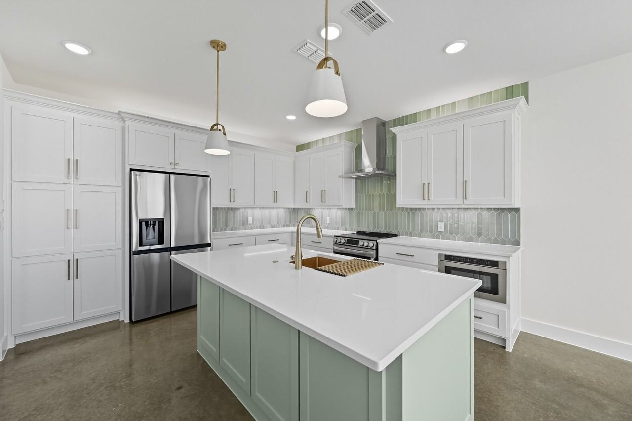 100 Cardinal Woods Ct - Photo 3 of 41