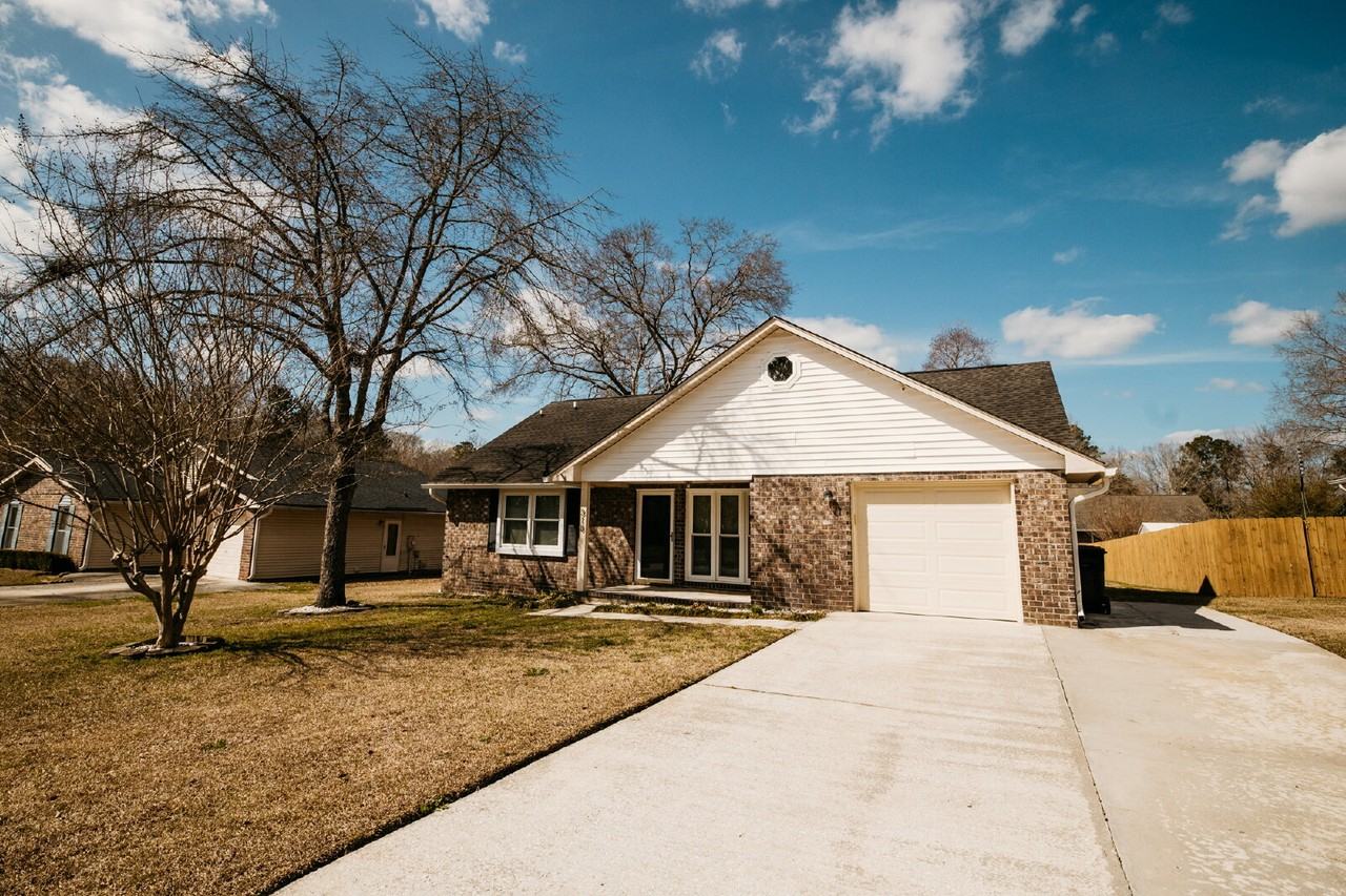 318 Jennie St - Photo 2 of 36