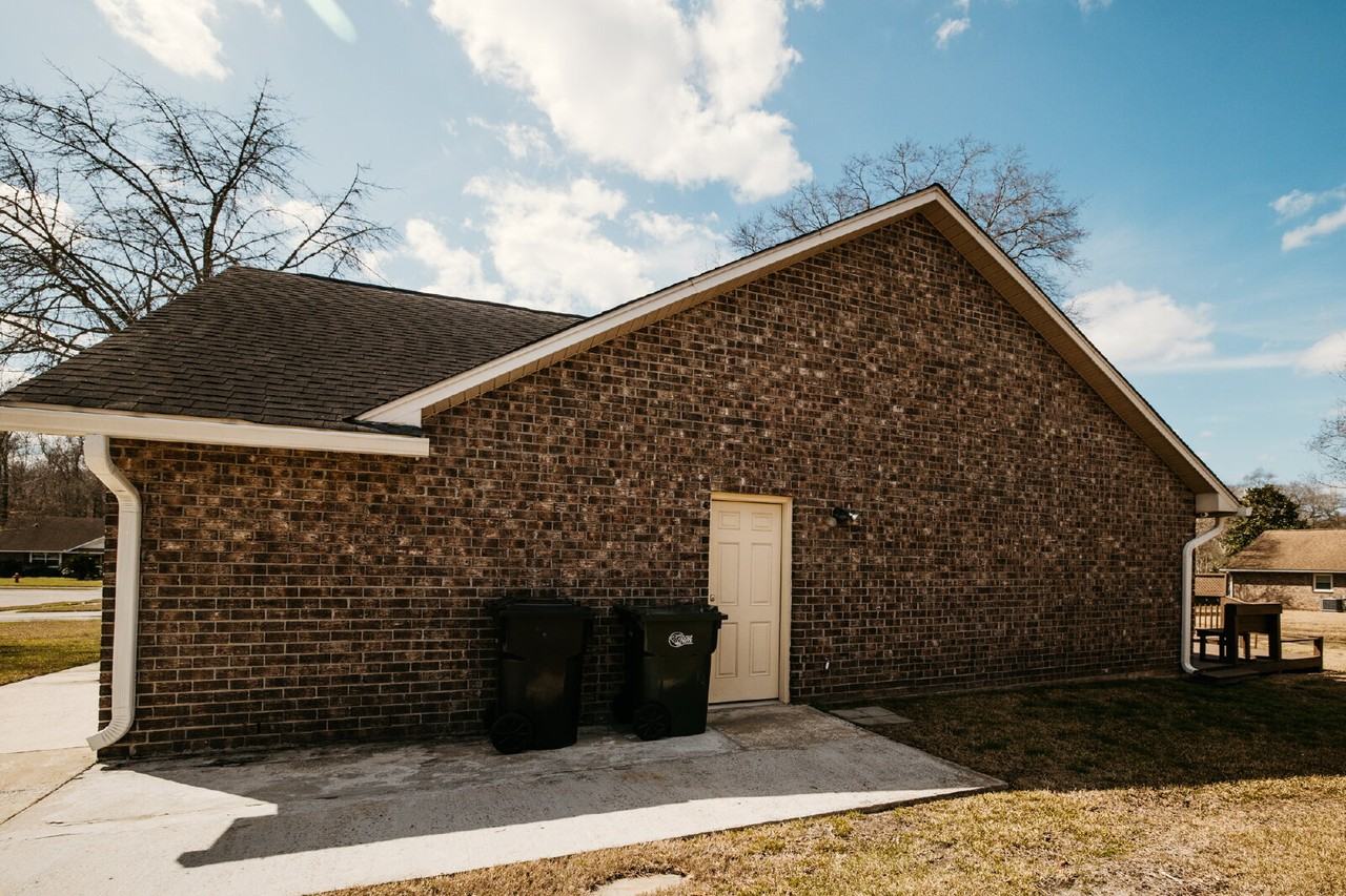 318 Jennie St - Photo 3 of 36