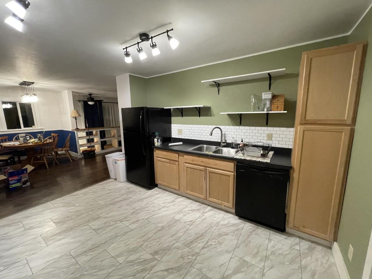 208 N 5th St - Photo 2 of 25