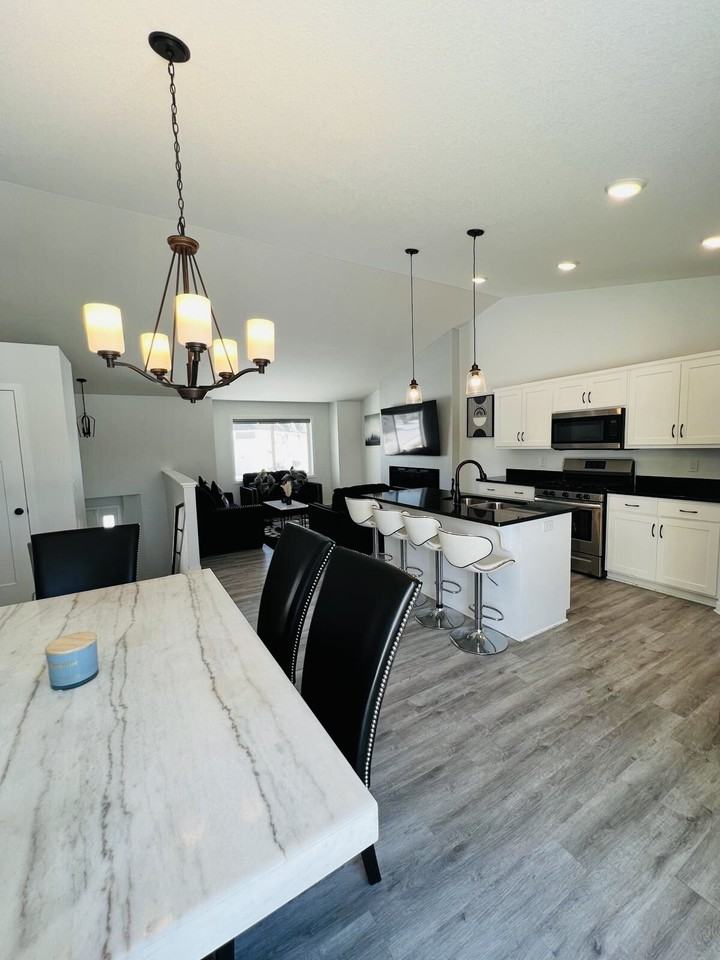 8691 Park Ave Ne - Photo 3 of 27