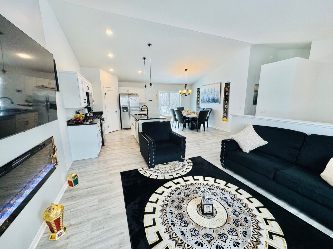 8691 Park Ave Ne - Photo 7 of 27