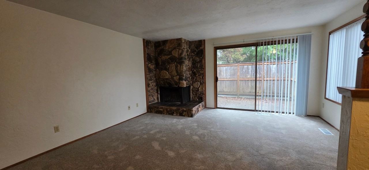 Edgewater Square Apartments - Photo 2 of 30