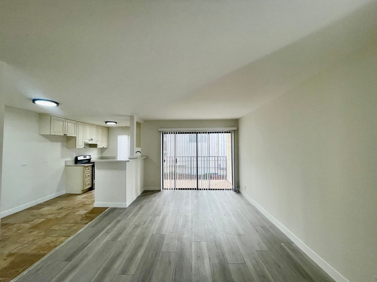 13925 Sherman Way - Photo 3 of 34