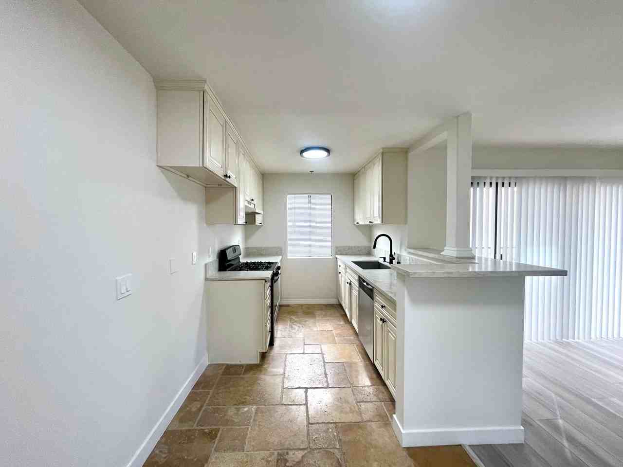 13925 Sherman Way - Photo 4 of 34