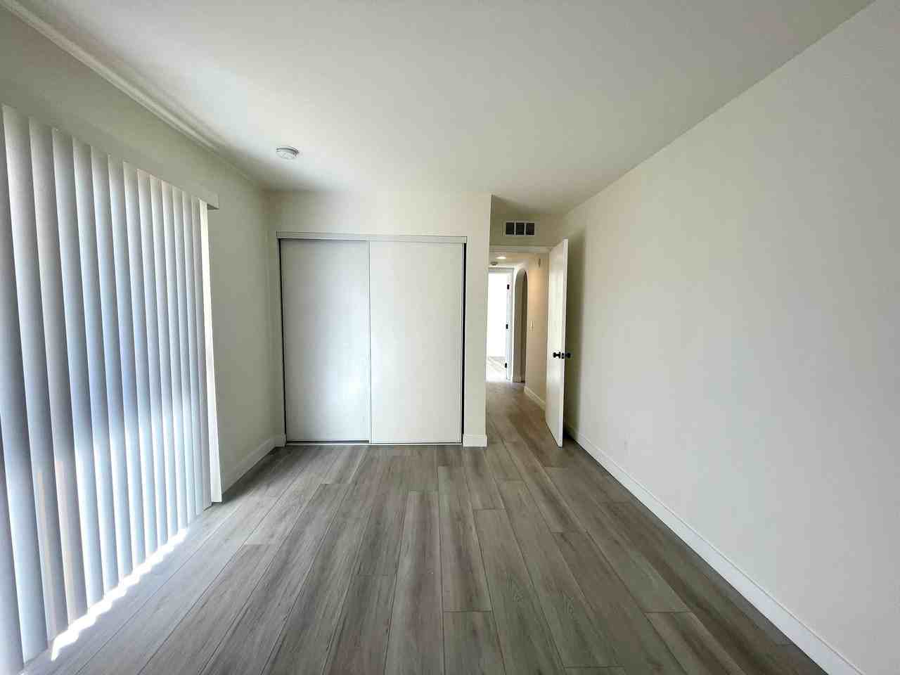 13925 Sherman Way - Photo 6 of 34