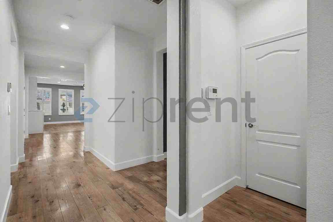 3540 Arden Villa Ct - Photo 5 of 50