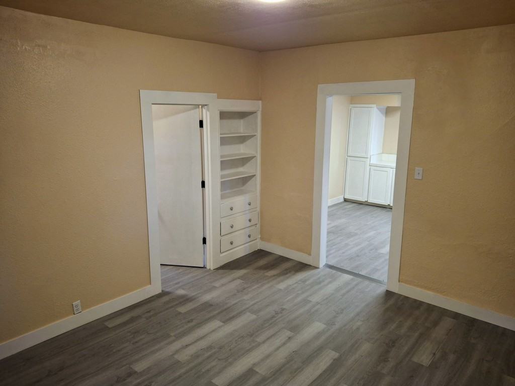 290 14th St Se #1 - Photo 3 of 11