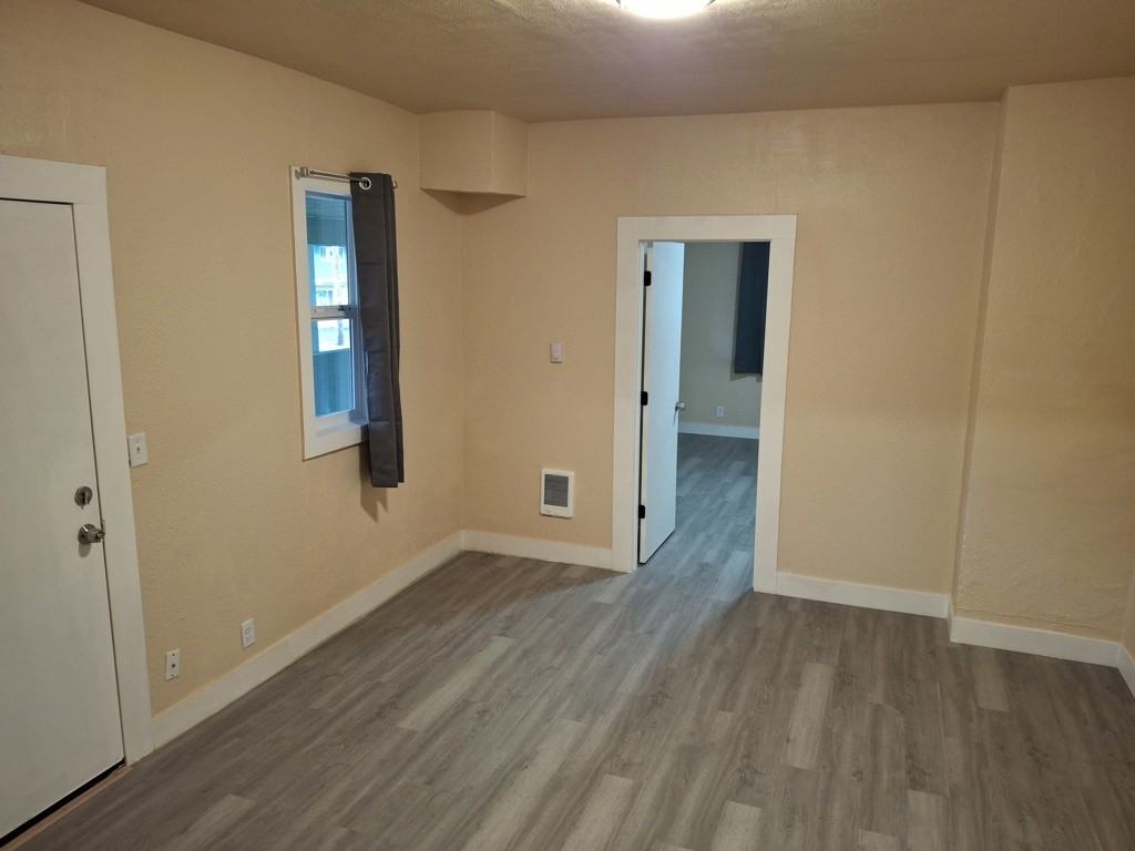 290 14th St Se #1 - Photo 4 of 11