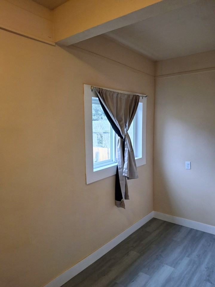 290 14th St Se #1 - Photo 6 of 11