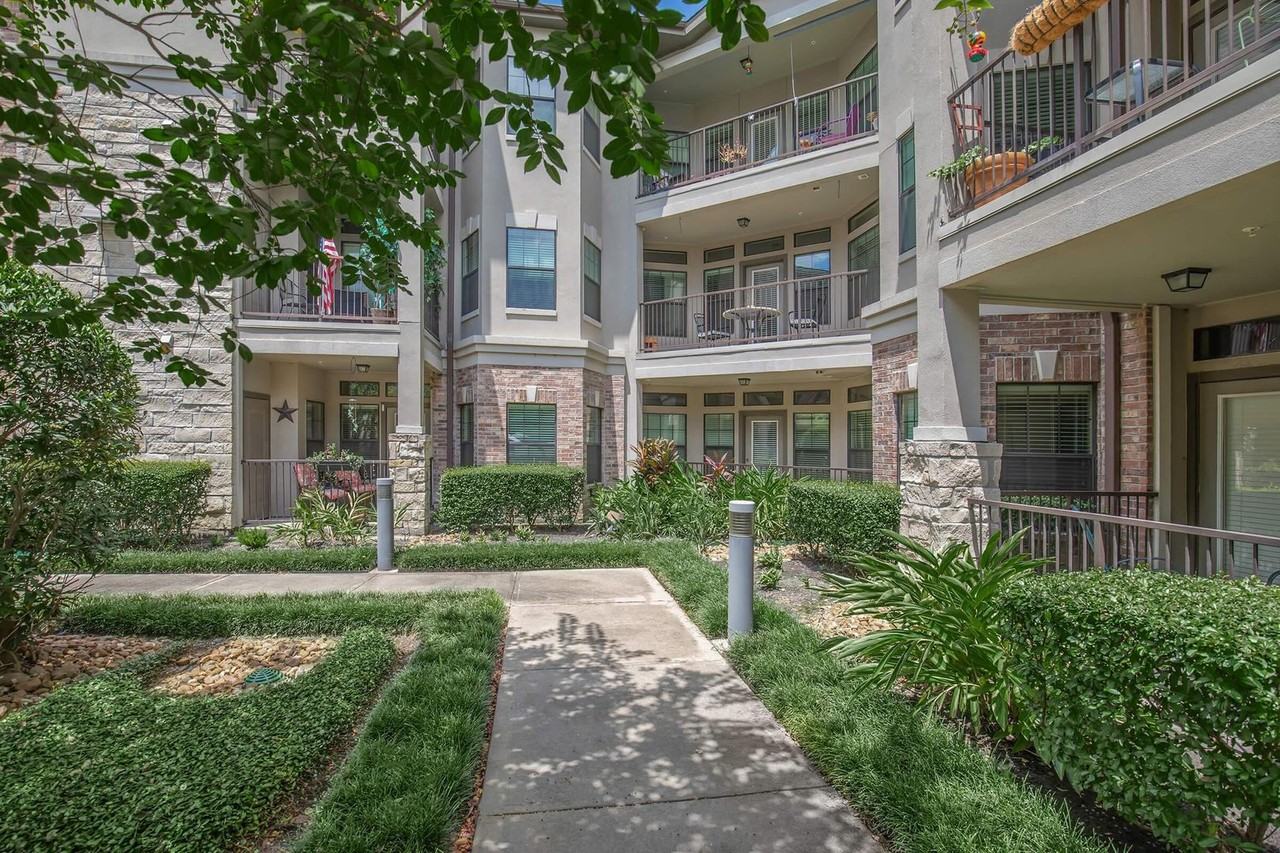 Sunningdale Beautiful 55+ Living in the Woodlands - Photo 7 of 50