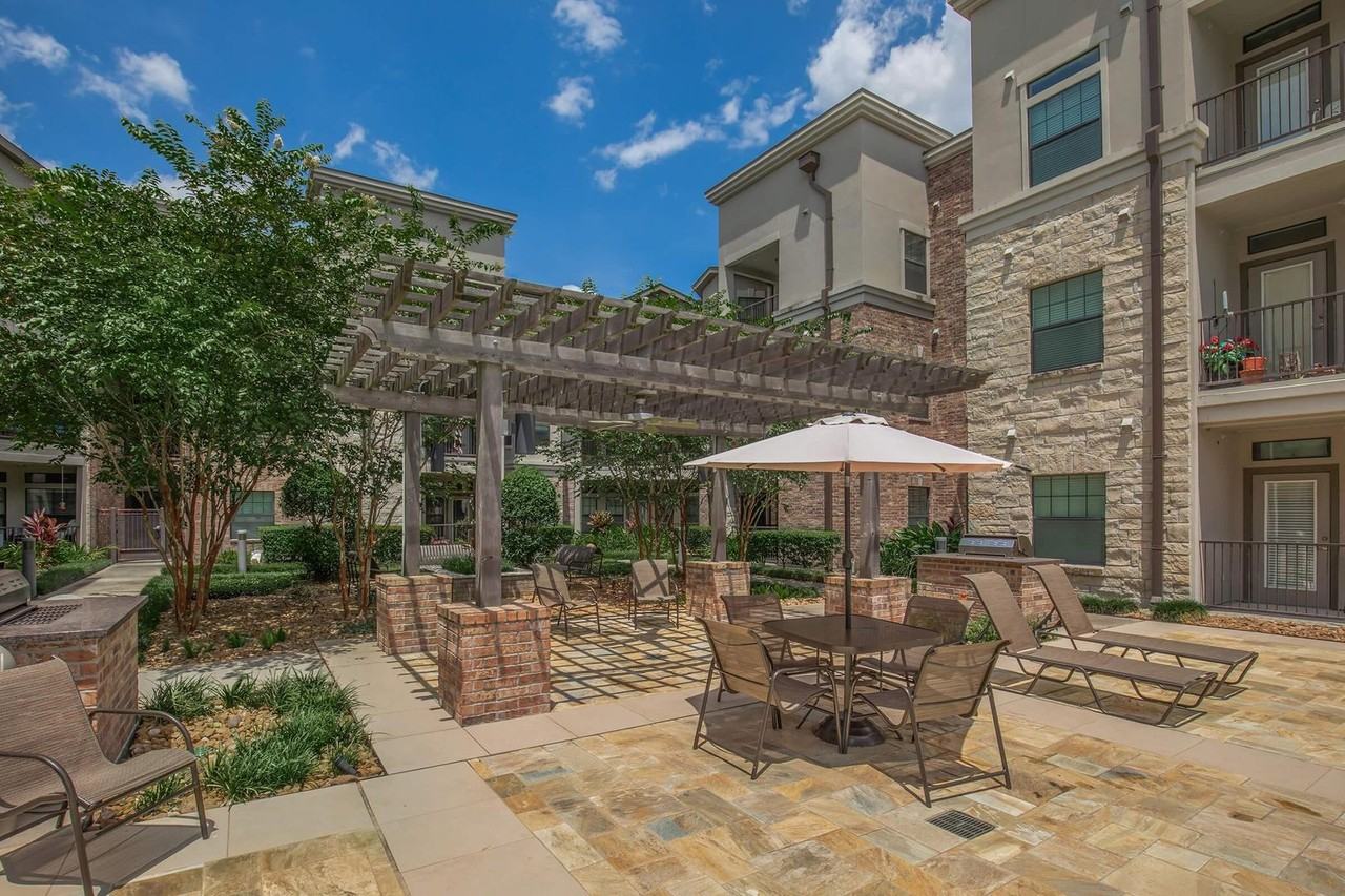 Sunningdale Beautiful 55+ Living in the Woodlands - Photo 6 of 50