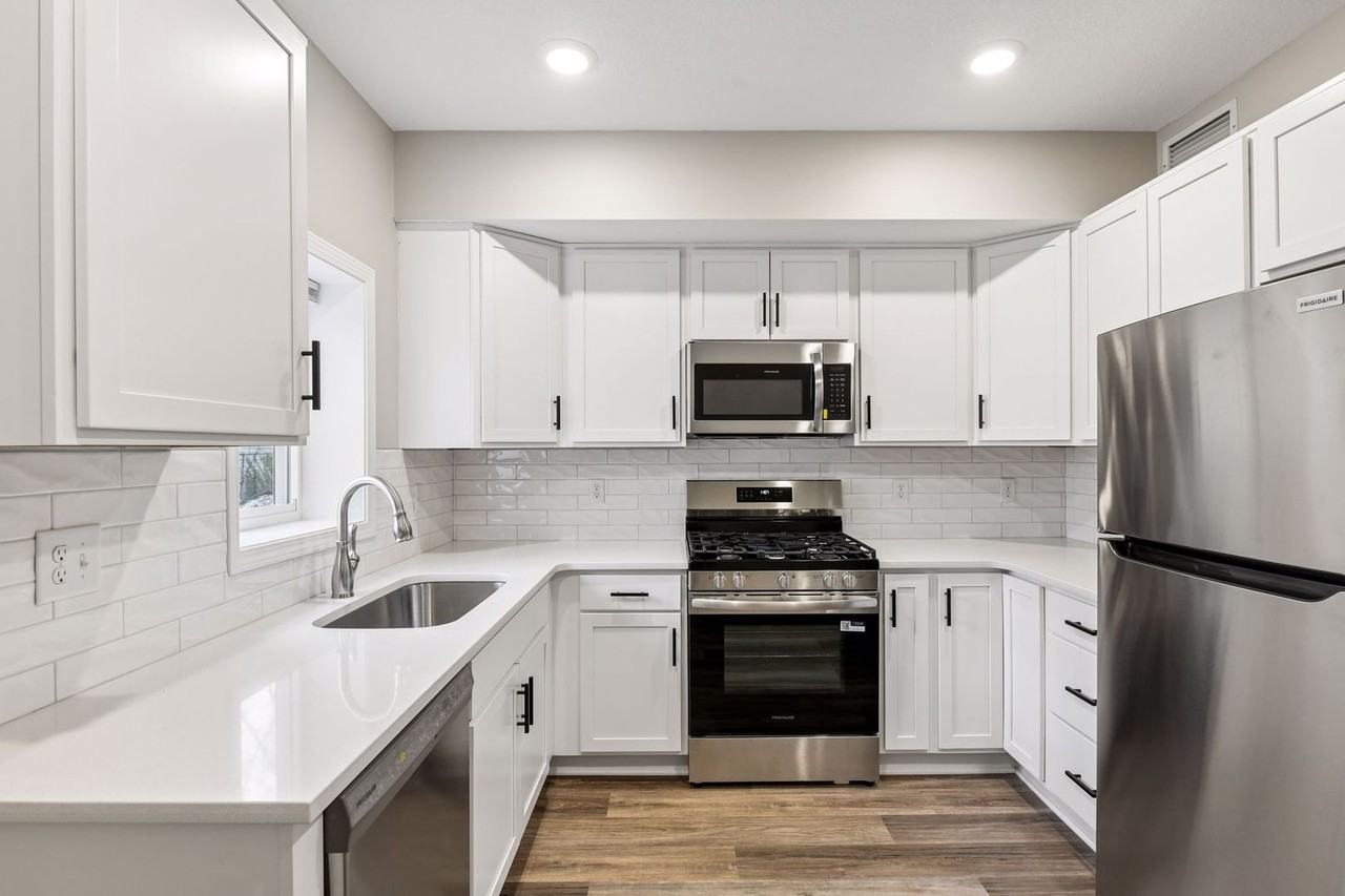 301 17th Ave Ne - Photo 2 of 30