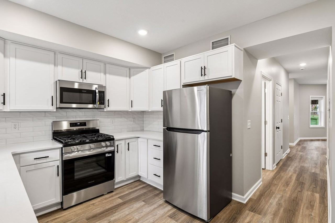 301 17th Ave Ne - Photo 3 of 30