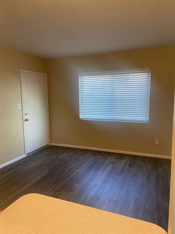 Riley Street - Photo 4 of 32