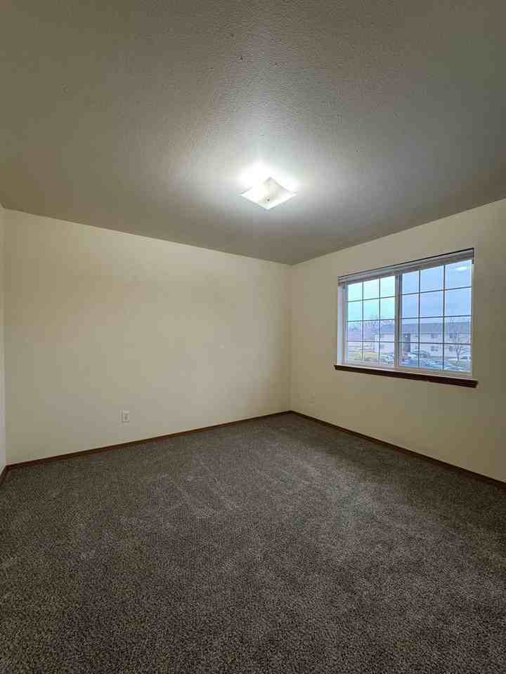 Glacier Apartments - Photo 7 of 12