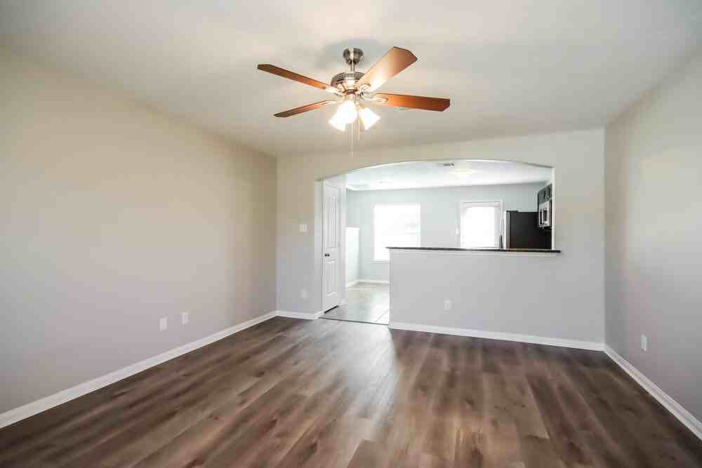 261 Kellyn Ct - Photo 4 of 17