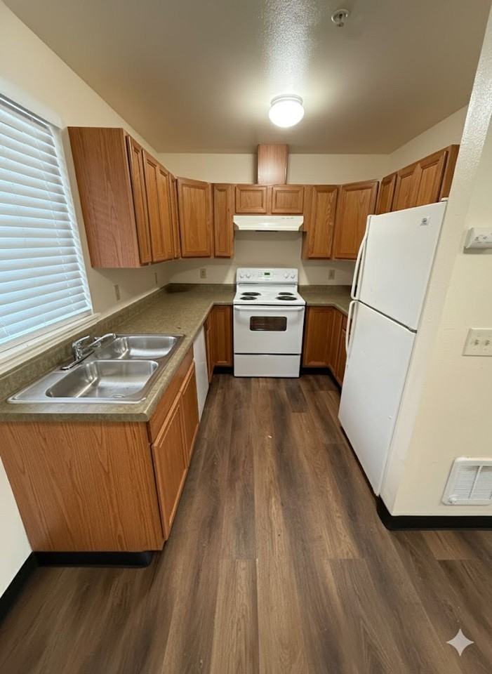 Parkland Manor - Photo 7 of 7