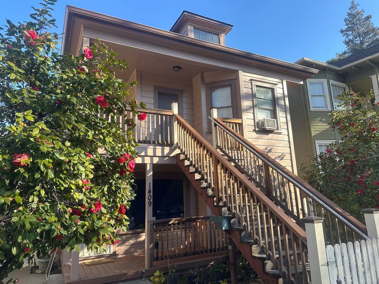 1409 1/2 E St - Photo 2 of 44