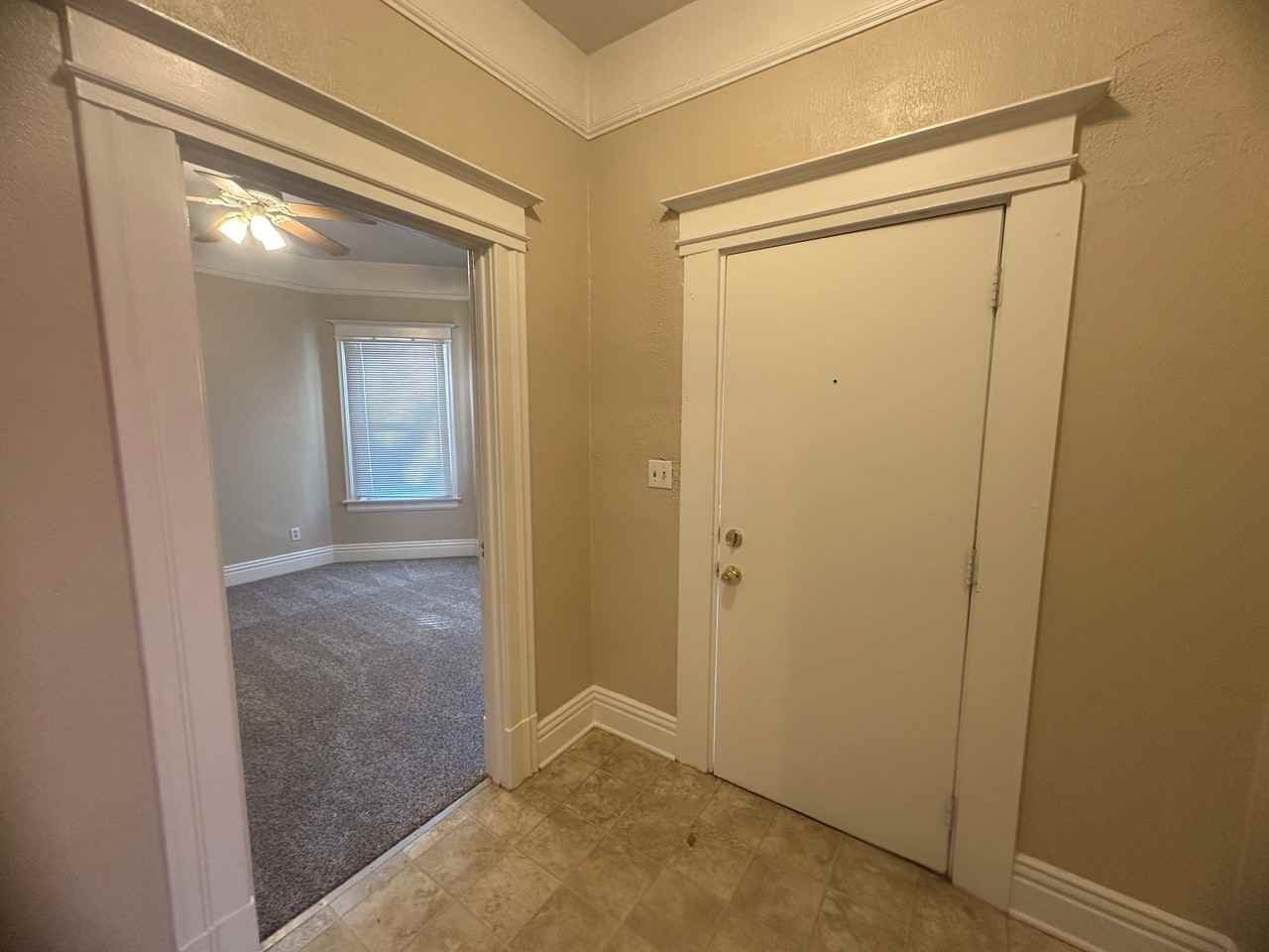 1409 1/2 E St - Photo 3 of 44