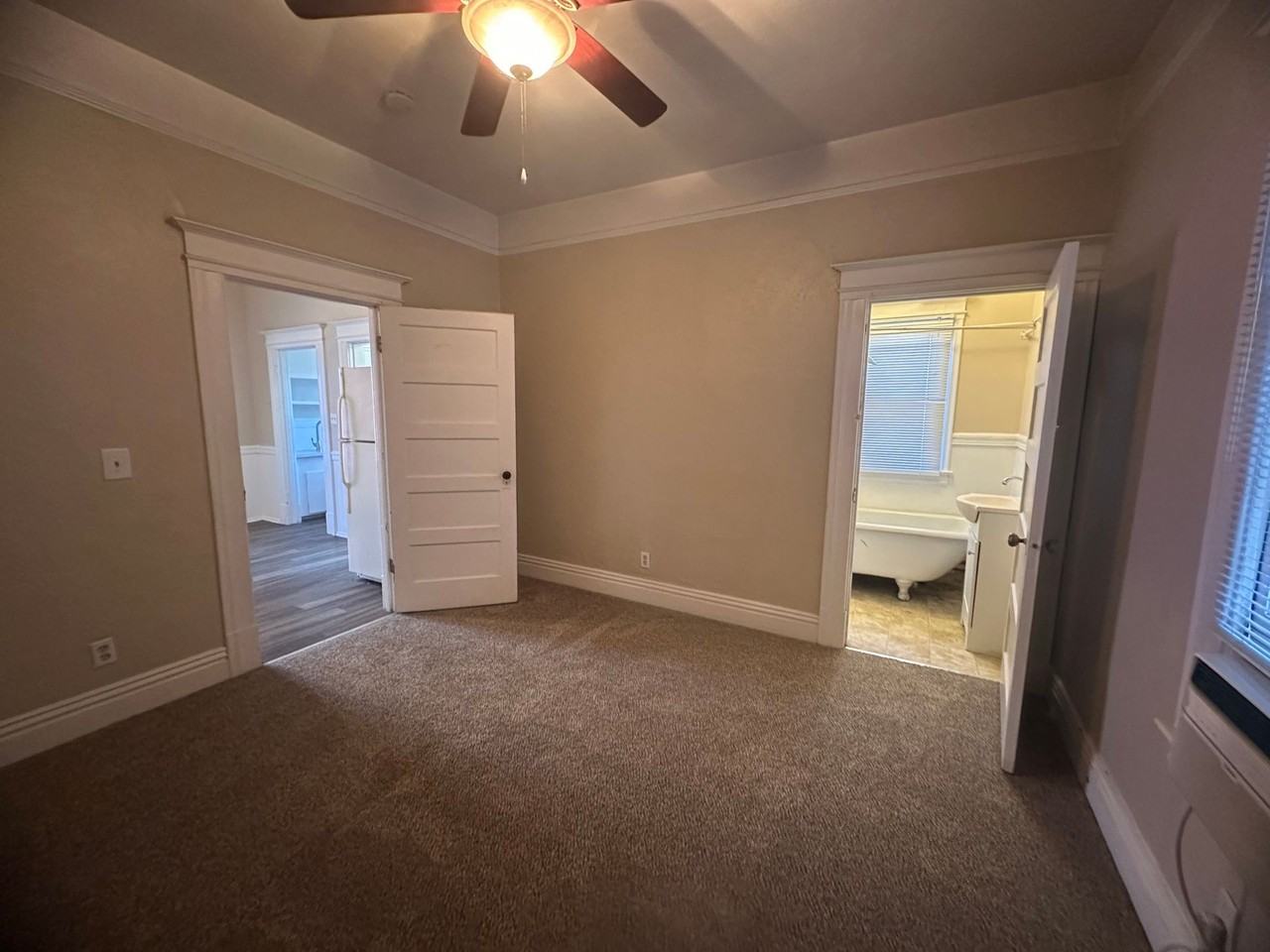 1409 1/2 E St - Photo 5 of 44