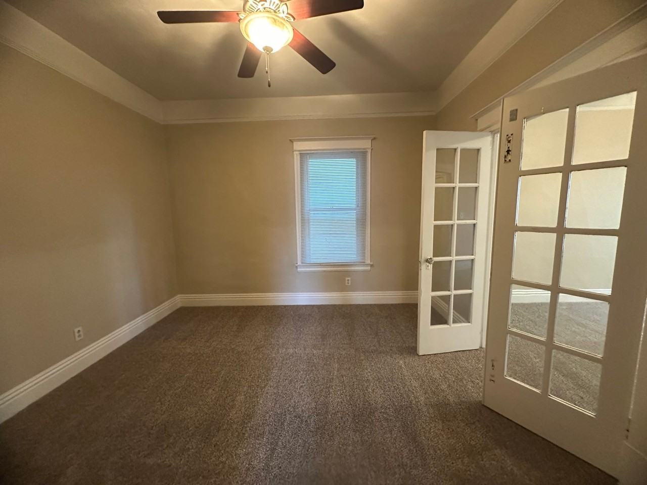 1409 1/2 E St - Photo 7 of 44