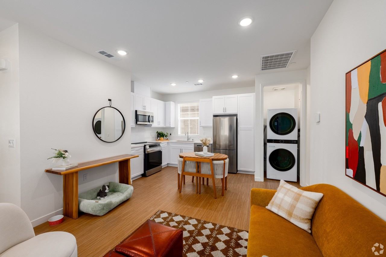 Glen at Fontana Homes - Photo 2 of 33